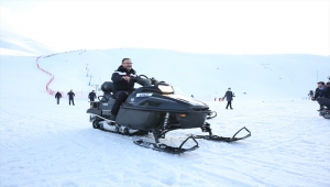 Gençlik ve Spor Bakanı Kasapoğlu, Haserek Kayak Merkezi'ni ziyaret etti