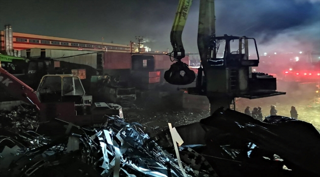 GÜNCELLEME 2 - Kocaeli'de fabrikada çıkan yangın kontrol altına alındı