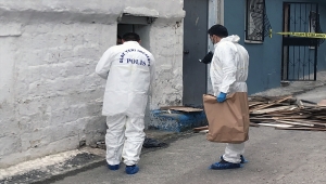 GÜNCELLEME - İzmir'de evinde bıçakla yaralanan ve hastanede ölen kadının vücudunda saçma tespit edildi