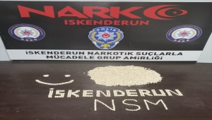 Hatay'da polisin "dur" ihtarına uymayıp kaçan otomobilde 5 bin 700 uyuşturucu hap bulundu