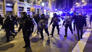 İspanya'da tutuklu sanatçı Hasel'e destek gösterilerinin 5. gününde polisin aldığı güvenlik önlemleri dikkati çekti