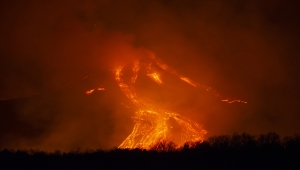 İtalya'daki Etna Yanardağı bir kez daha faaliyete geçti
