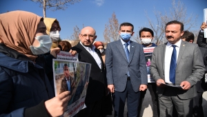 İYİ Parti'den Çin Büyükelçiliği önünde eylem yapan Uygur Türklerine ziyaret