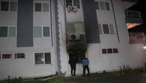 İzmir'de 10 katlı binada çıkan yangında çok sayıda kişi dumandan etkilendi