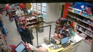 İzmir'de akaryakıt istasyonundan soygun gerçekleştiren zanlı yakalandı