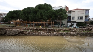 İzmir'de kuvvetli yağışın ardından yaralar sarılıyor