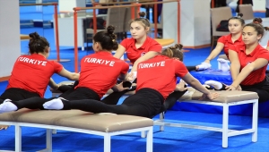 Kadın Ritmik Cimnastik Grup Milli Takımı Mersin'de kampa girdi