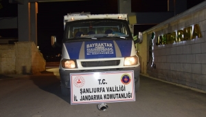 Kamyonetiyle çarptığı yayanın ölümüne yol açan sürücü kaza yerinde düşen aynadan tespit edilerek yakalandı