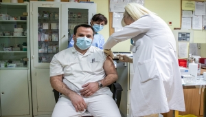 Karadağ'da Kovid-19'a karşı aşılama çalışmaları başladı