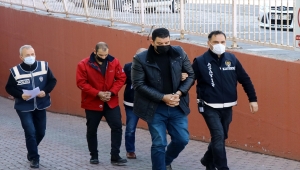 Kayseri'de 82 yaşındaki kadının çantasını çalan iki zanlı adliyeye sevk edildi