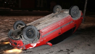 Kayseri'de alkollü sürücü direğe çarptı