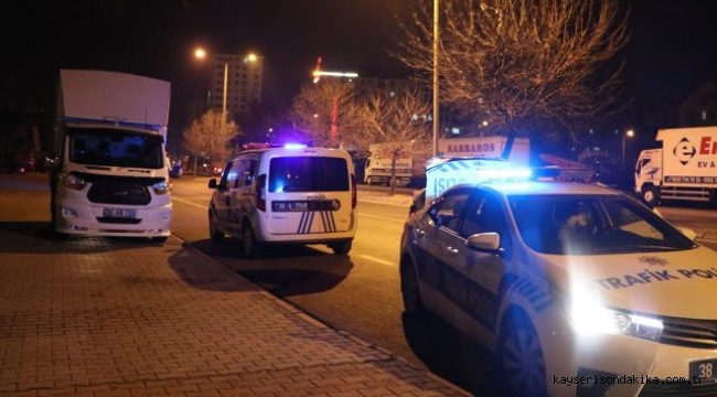 Kayseri'de ehliyetsiz sürücü polisten kaçamadı