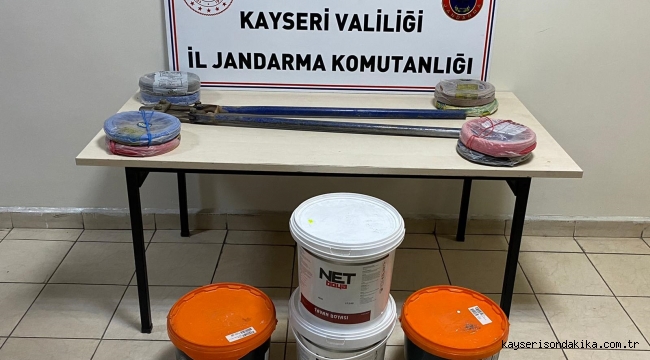 Kayseri'de Jandarma hırsızlık yapan 5 kişiyi yakaladı