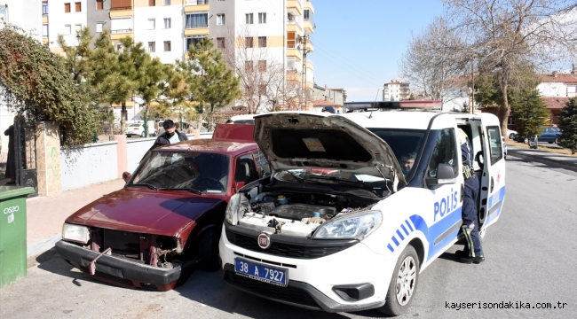 Kayseri'de polisin "dur" ihtarına uymayan iki kişi kovalamaca sonucu yakalandı