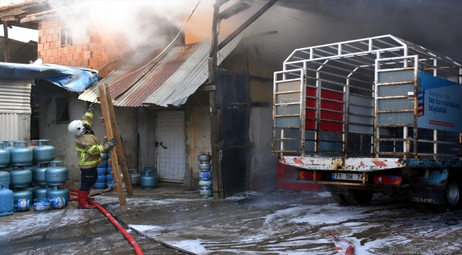 Kırıkkale'de tüp yüklü kamyonet yandı