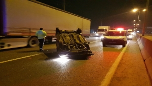 Kocaeli'de 3 aracın karıştığı trafik kazasında 2 kişi yaralandı