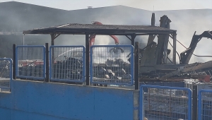 Kocaeli'deki geri dönüşüm fabrikasında yeniden çıkan yangın söndürüldü