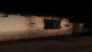 Manisa'da cami lojmanında sobadan çıkan yangında 1 kişi öldü, 2 kişi yaralandı