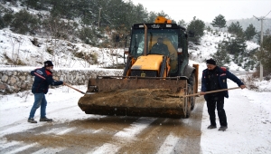Manisa'da kar yağışı 3. gününde de etkisini sürdürüyor