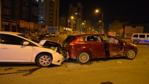 Mersin'de 3 aracın karıştığı kazada 3 kişi yaralandı