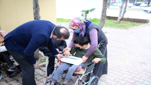 Mersin'de hayırsever iş insanı engellilere tablet hediye etti 