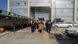 Mersin'de temizlik için gittikleri evlerden hırsızlık yaptığı öne sürülen 3 zanlı tutuklandı