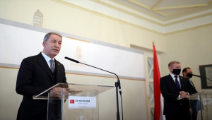 Milli Savunma Bakanı Akar, Macaristan Savunma Bakanı Benko ile baş başa görüştü