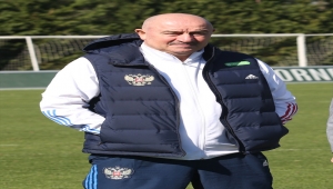 Rusya A Milli Futbol Takımı Teknik Direktörü Cherchesov'dan Antalya'daki Kovid-19 tedbirlerine övgü: