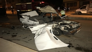 Safranbolu'da hurdaya dönen otomobilde sıkışan sürücü hastaneye kaldırıldı