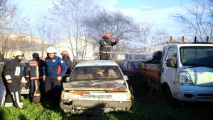 Sakarya'da çıkan yangında yaklaşık 30 araç zarar gördü