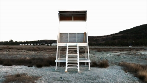 Salda Gölü Halk Plajı'na iki ahşap cankurtaran kulesi yerleştirildi