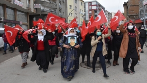 Şırnak'a terör mağduru aileler HDP İl Başkanlığı önünde eylem yaptı