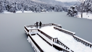 "Tabiatın kalbi" Gölcük kar manzarasıyla hayranlık uyandırıyor