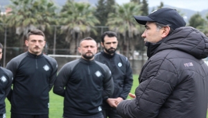 Teknik direktör Osman Özköylü, Altay'la ilk antrenmanına çıktı