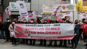 Türkiye Gençlik Birliği üyeleri İzmir'de terör örgütü PKK'yı protesto etti