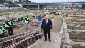 Ulaştırma ve Altyapı Bakanı Adil Karaismailoğlu, tarihi Haydarpaşa Garı'ndaki çalışmaları inceledi