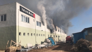 Uşak'ta ahşap süs eşyası üretilen atölyede yangın çıktı