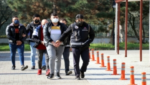 Yalova'da tutuklanan 3 Iraklı, 13 kişiye sahte belgelerle ikamet izni aldırmış