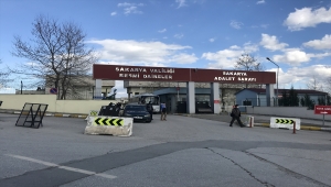 Yangın çıkarılarak öldürülen çocuğun katil zanlısı anne ve erkek arkadaşı hakim karşısında