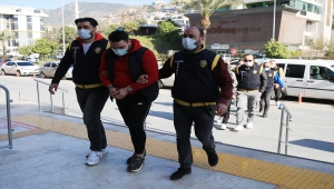 Alanya'da yabancı uyruklu kadınlara zorla fuhuş yaptırdıkları iddiasıyla 5 şüpheli yakalandı