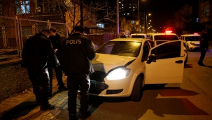 Çalıntı araçla polisten kaçan zanlı kaza yapınca yakalandı