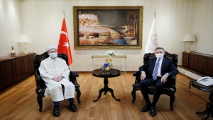 Cumhurbaşkanı Yardımcısı Oktay, Kovid-19 geçiren Diyanet İşleri Başkanı Erbaş'ı ziyaret etti