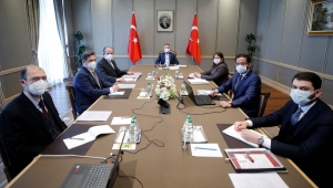 Cumhurbaşkanı Yardımcısı Oktay, yerli aşı üretim projelerinde rol alan ilaç sektörü yöneticileriyle görüştü