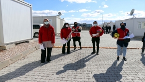 Depremzede çocukların hayallerini Kızılay gönüllüleri gerçekleştiriyor