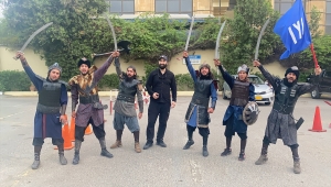 "Diriliş Ertuğrul" sevgisini sete taşıyan Pakistanlı gençler, oyuncu Celal Al ile buluştu