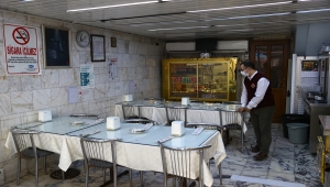 Edirne'de yeme içme yerleri yeni tedbirler kapsamında müşteri kabul etmeye başladı