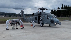 Gökçeada'da solunum güçlüğü çeken Kovid-19 hastası, helikopterle Çanakkale'ye götürüldü