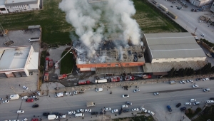 GÜNCELLEME - Denizli'de tekstil fabrikasında çıkan yangın söndürüldü