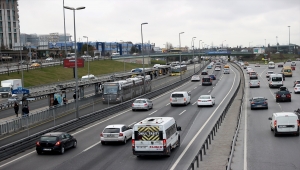 GÜNCELLEME- İstanbul'da sokağa çıkma kısıtlamasının sona ermesiyle trafik yoğunluğu arttı