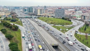 İstanbul'da sokağa çıkma kısıtlaması öncesi trafikte yoğunluk yaşanıyor